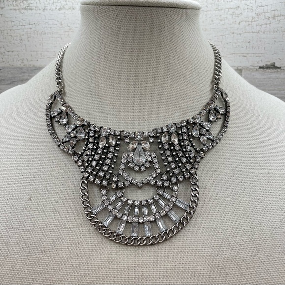 Beautiful Unsigned Rhinestone Bib Chandelier Silver Tone Statement Necklace - Picture 1 of 5